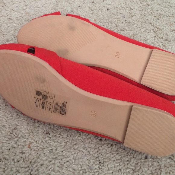 🚫SOLD🚫 New - Red Flats from H&M - Picture 4 of 4
