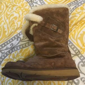 Ugg boots, tall w/buckle and fur