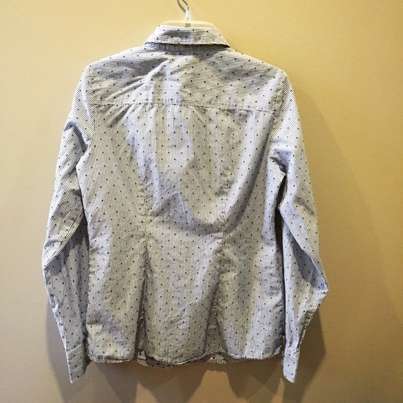 ⚡️FLASH SALE⚡️Navy blue Striped button up - Picture 3 of 3