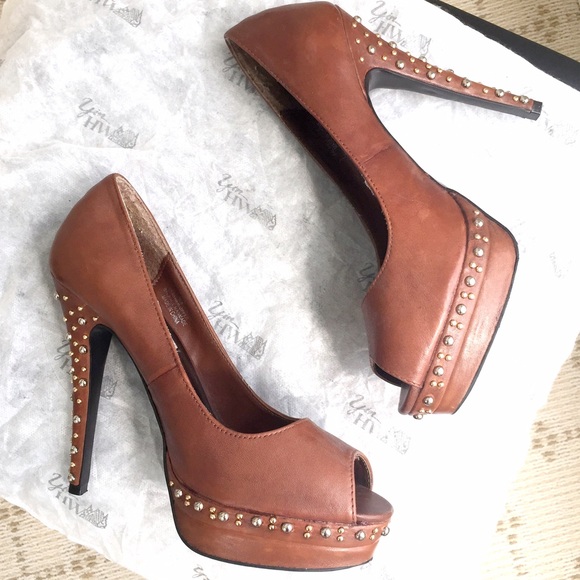 Steve Madden Shoes - Like NEW Steve Madden camel studded platform heels Steve Madden Shoes - Like NEW Steve Madden camel studded platform heels
