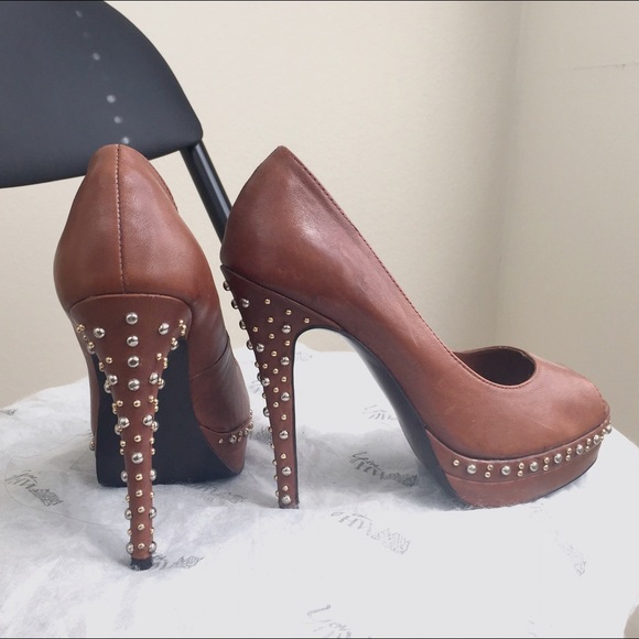 Steve Madden Shoes - Like NEW Steve Madden camel studded platform heels Steve Madden Shoes - Like NEW Steve Madden camel studded platform heels