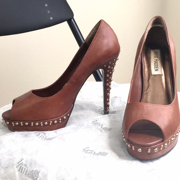 Steve Madden Shoes - Like NEW Steve Madden camel studded platform heels Steve Madden Shoes - Like NEW Steve Madden camel studded platform heels