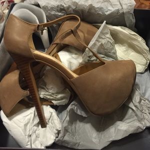 GreyBeige platform Tstrap heels