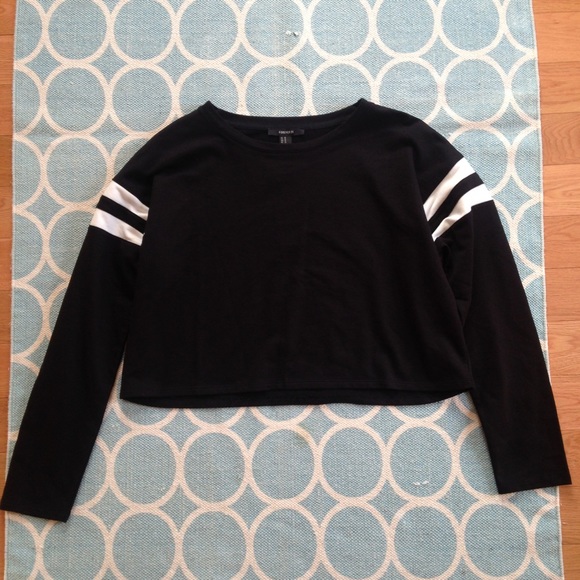 🐼 Cropped varsity top 🐼