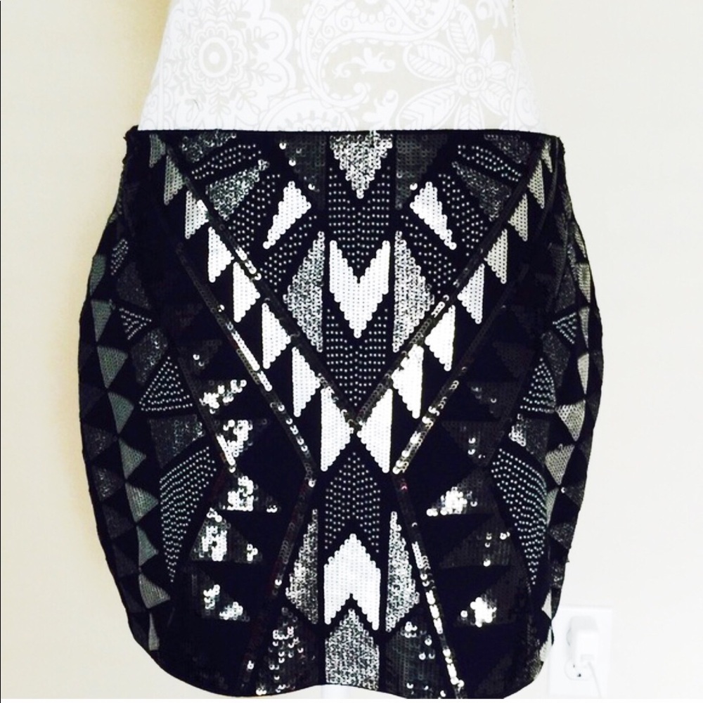 Express mini sequin skirt 🌸🌸 - Picture 5 of 5