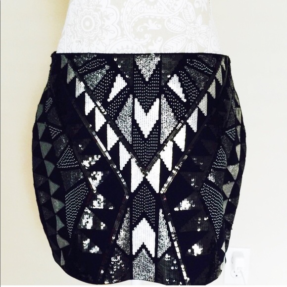 Express mini sequin skirt 🌸🌸 - Picture 5 of 5
