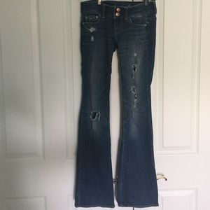 American eagle medium wash hole/ distressed jeans