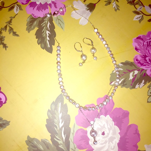 Fresh water pearl necklace and earring set