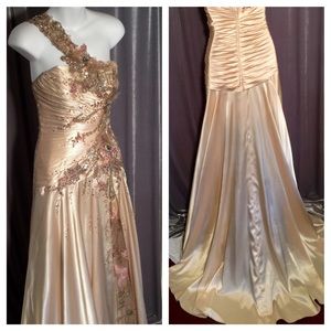 Satin Gold - Tony Bowls - Size 6