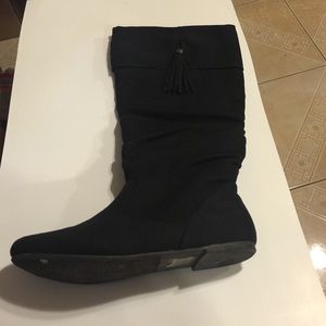Black tassled boots