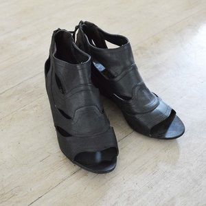 Dolcetta Black Wedge Gladiator Heels