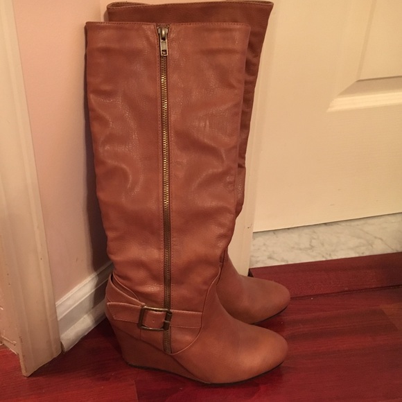 Boots - Picture 3 of 4