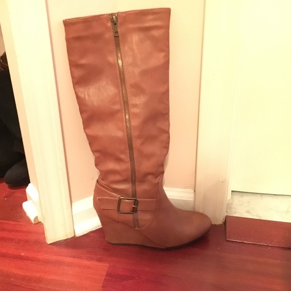 Boots - Picture 4 of 4