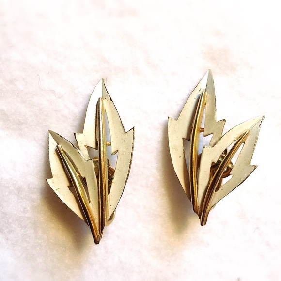 Lovely Trifari Two Tone Leaf Clip On Earrings