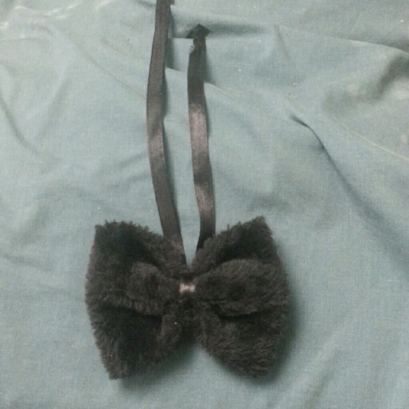 Fuzzy bowtie