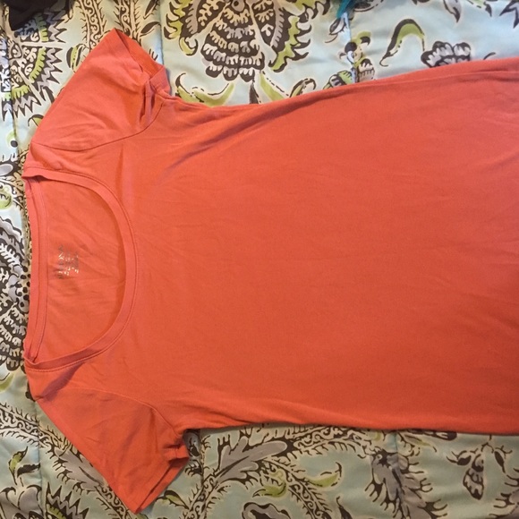 Coral tee