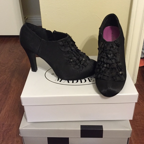 Steve Madden booties!