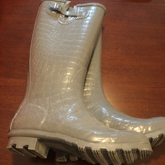 Cloud walkers Shoes - Rubber rain boots