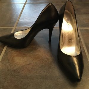 Cathy Jean Leather Pumps Size 8