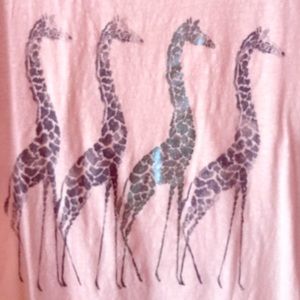 Cute giraffe tee!