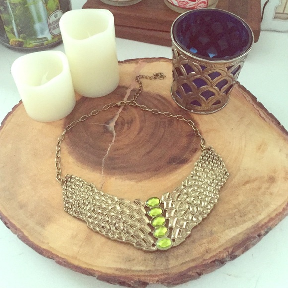 Jeweled gold necklace