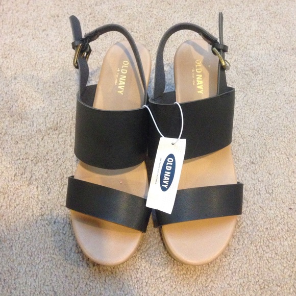 NWT Size 6 casual heels