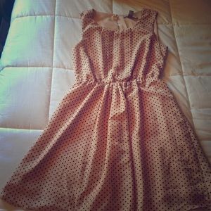 Rose polka dot knee-length dress
