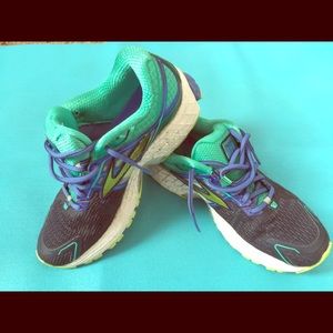 Brooks Ravenna runners size 7.5