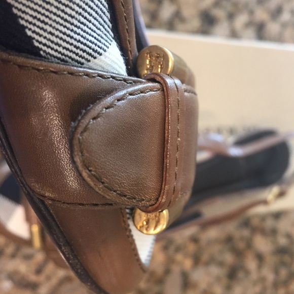 Burberry brown flats good condition minor scuff - Picture 3 of 4