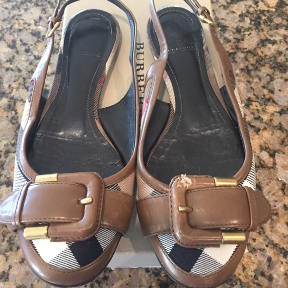 Burberry brown flats good condition minor scuff - Picture 4 of 4