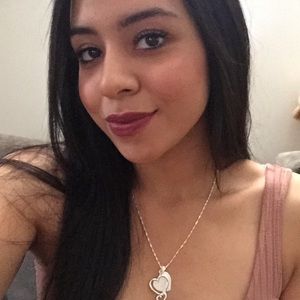 Meet your Posher, Yesenia