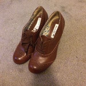 American Eagle brown heels