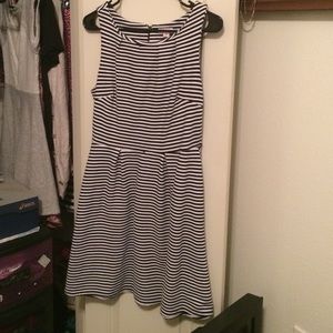 Black and white stripped dress w/ POCKETS!