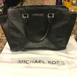 Michael Kors *used* black Selma bag 💯 Authentic