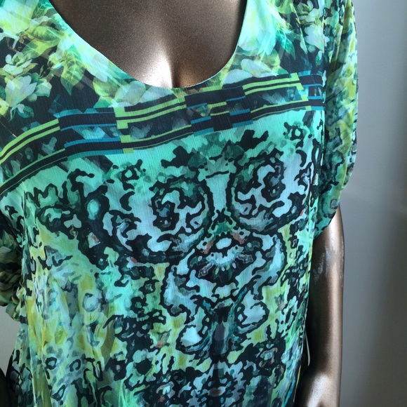 BRAND NEW Teal Asymmetrical Hem Top - Picture 2 of 3