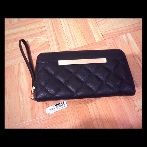 ALDO Handbags - ALDO quilted multi-pocket wallet