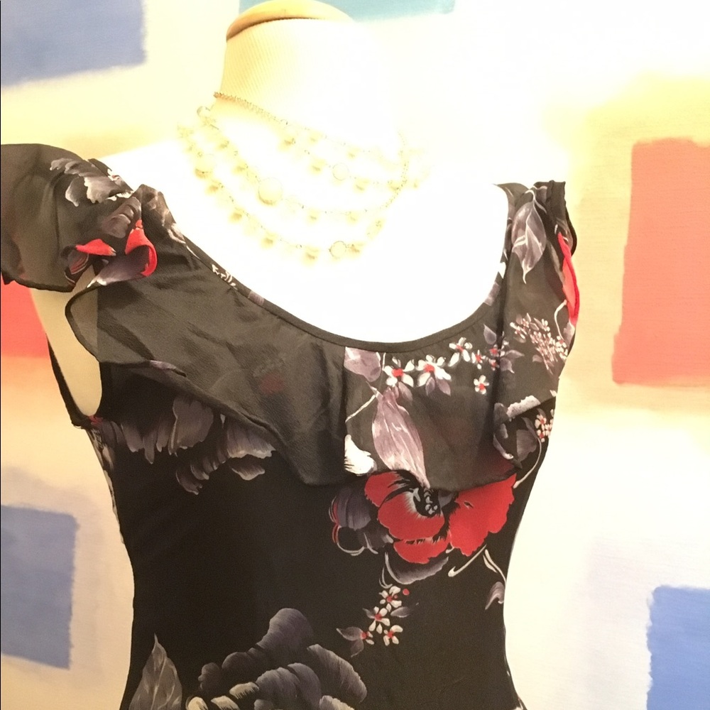 🚩SOLD🚩Flirty, Feminine, Fabulous Dress - Picture 2 of 8