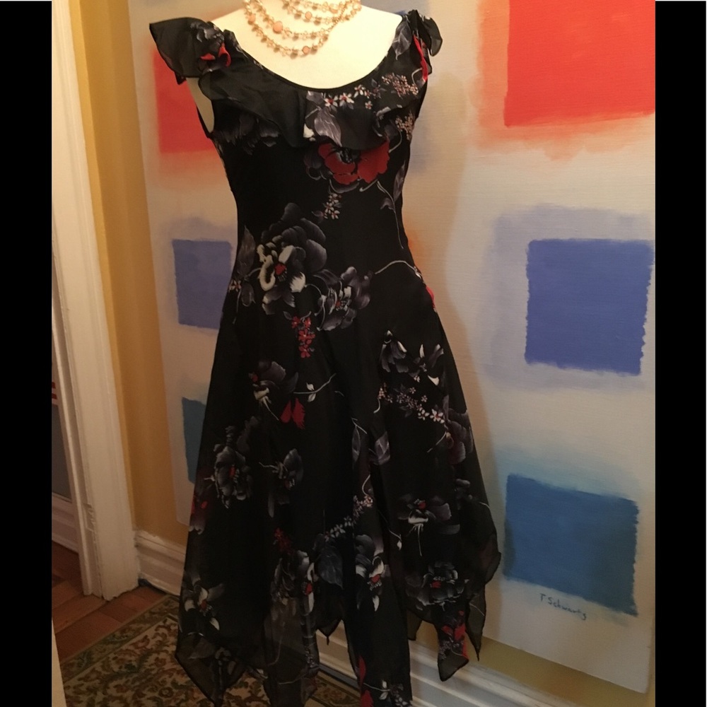 🚩SOLD🚩Flirty, Feminine, Fabulous Dress - Picture 4 of 8