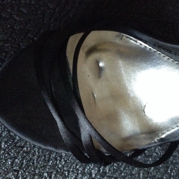 ❌2 day sale ❌Black Strappy High Heels - Picture 2 of 4