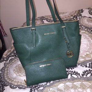 Michael Kors Set.