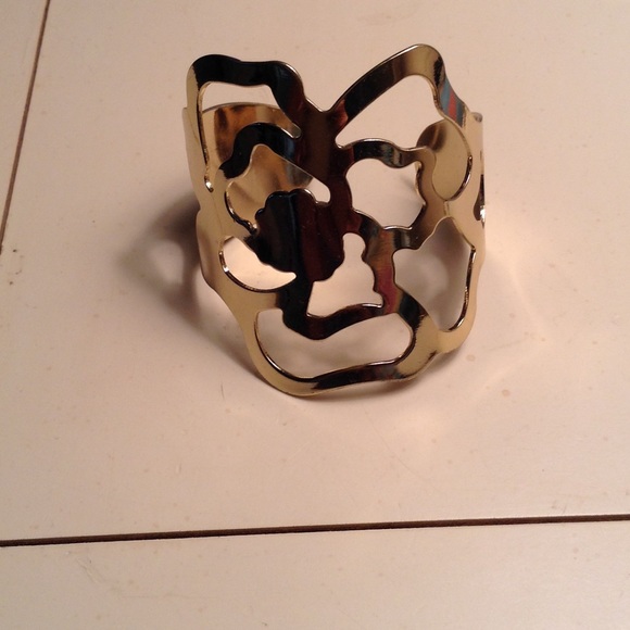 Express flower gold bangle