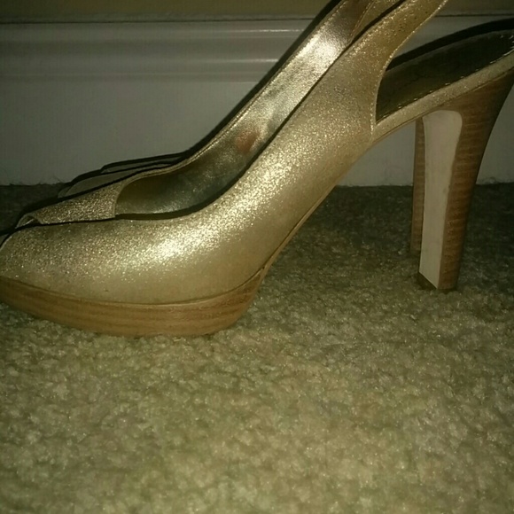 Shoes - Picture 3 of 4