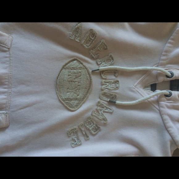 Abercrombie and Fitch Pull Over - Picture 2 of 3