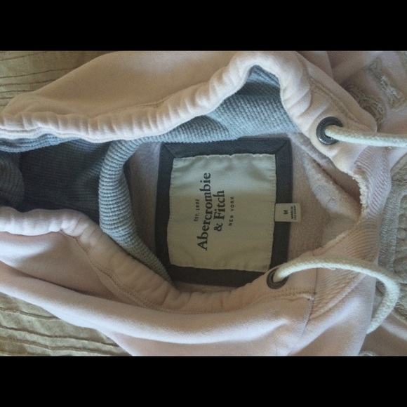 Abercrombie and Fitch Pull Over - Picture 3 of 3