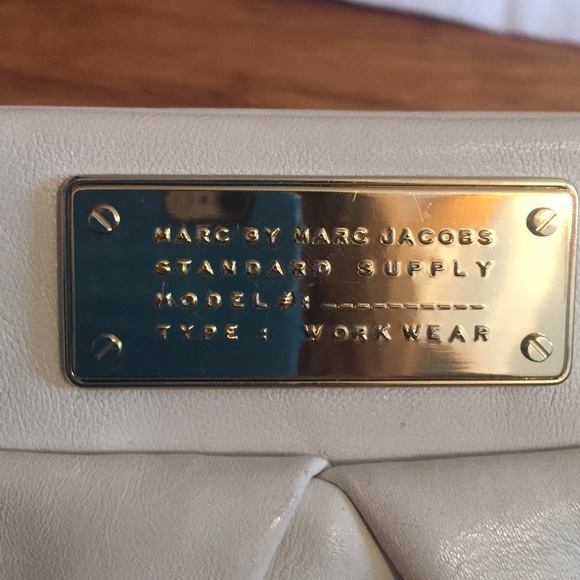 NEW Marc by Marc Jacobs Lily Flower Clutch - Picture 2 of 4