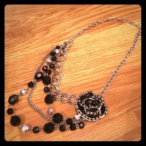 Black chain flower necklace