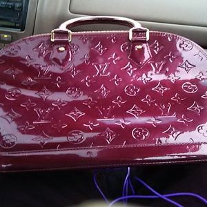 Louis vuitton bag.. basically brand new