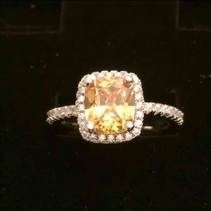 NWT. 10K White Gold Fill Princess Cut 1.5ct Topaz.