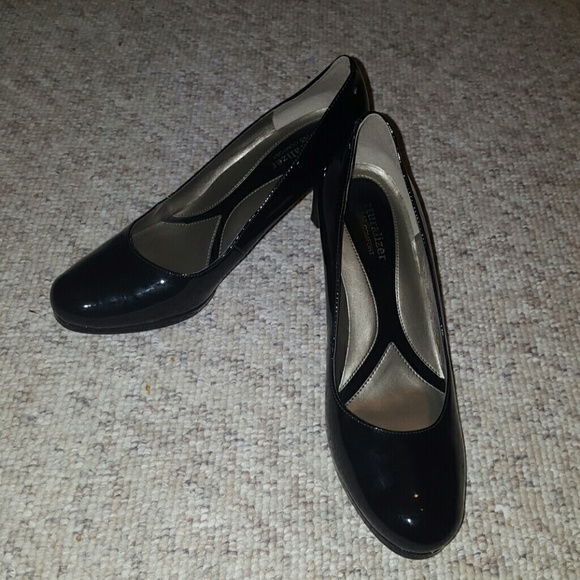 Naturalizer N5 comfort heels.