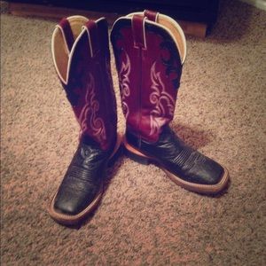 Justin crepe sole, square toe, cowboy boots!